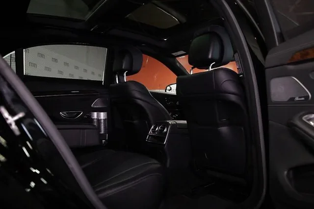Chicago Mercedes Limo Airport Transfer - Image 2