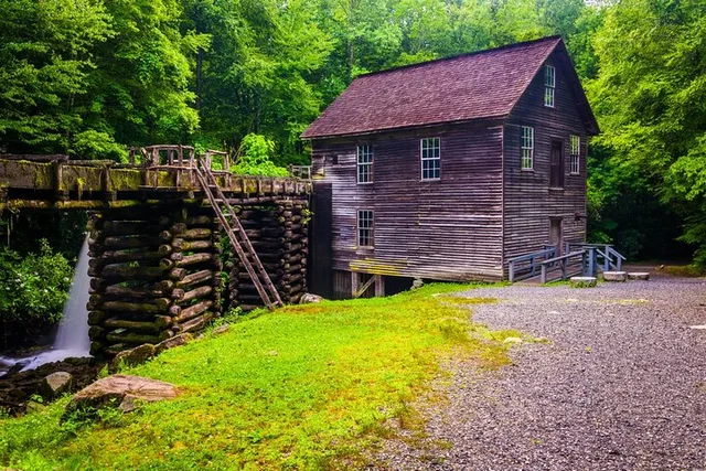 Gatlinburg Self-Guided Driving Tour - Image 5