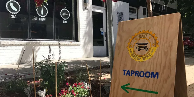 Sacramento Beer Bike Tour with Bar Stops 2 hr - Image 6