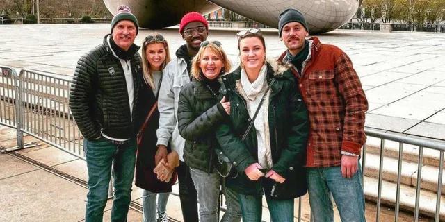 Chicago Food & Walking Tour with Free Bike or Kayak Rental - Image 5