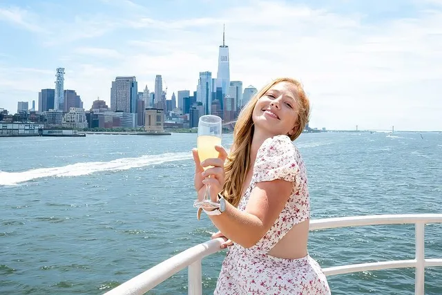 NYC Brunch Cruise with Iconic Views 2 hr - Image 1