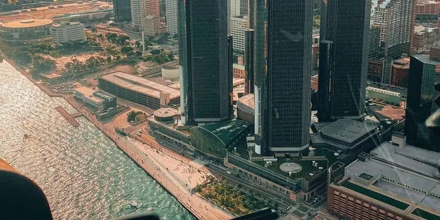 Detroit Helicopter Tour 30 Min - Image 4