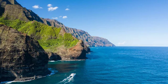 Kauai Na Pali Coast Sunset Boat Tour - Image 5