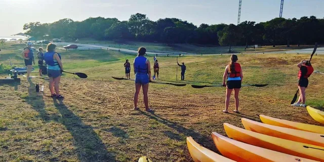Dallas Kayak Rental with Lesson and Photos - Image 1