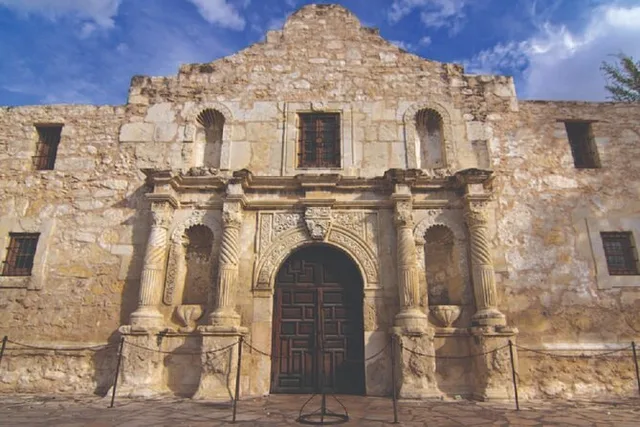 San Antonio Small Group Tour with Boat, Tower, and Alamo - Image 4