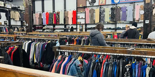 New York City Brooklyn Thrifting Tour - Image 3