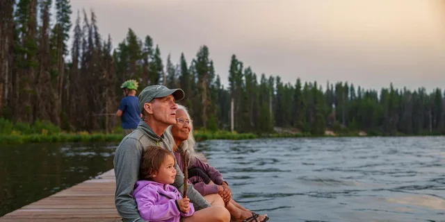 Yukon Private Tour: Lakes, Wilderness, and Hidden Gems 6.5 hr - Image 4