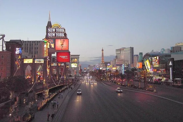 Las Vegas Walking Tour of the Strip - Image 2
