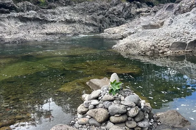 Hilo Waterfalls Hike and Swim with Native Hawaiian - Image 2