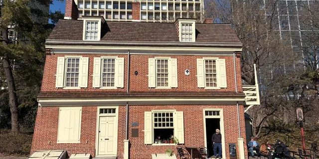 Philadelphia Walking Tour Society Hill and Old City 1.5 hr - Image 2