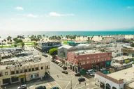 Los Angeles to Palm Springs Chauffeur Transfer thumbnail 1