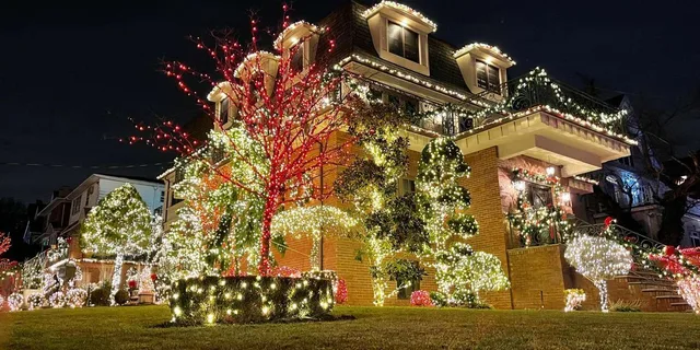 New York City Dyker Heights Christmas Lights Tour - Image 1