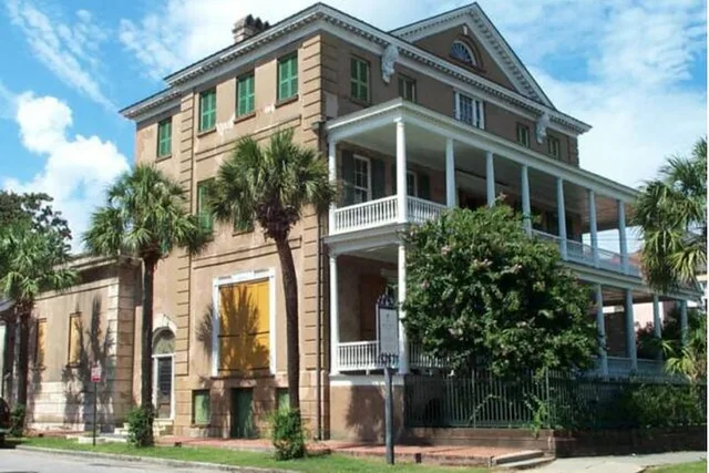 Charleston Bus and Aiken-Rhett House Audio Tour - Image 1