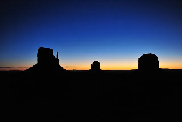 Monument Valley 4x4 Tour at Sunrise or Sunset - Image 4