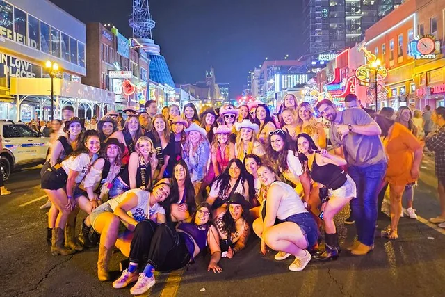 Nashville Bar and Club Crawl - Image 2