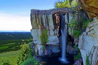 Nashville Ruby Falls and Rock City Daytrip