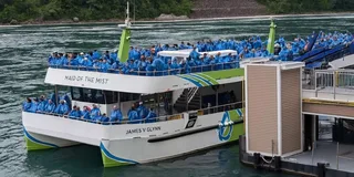 Niagara Falls Boat & Walking Tour USA