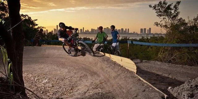 Miami Mountain Bike Rental on Virginia Key Trails - Image 1