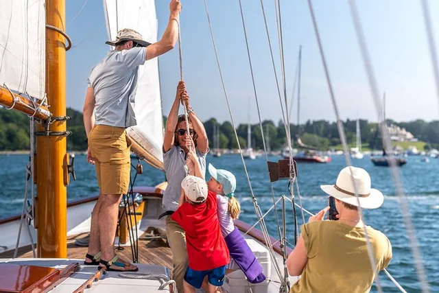 Newport Sightseeing Sail on Classic Sailboat 90 min - Image 3
