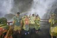 Niagara Falls Walking History Tour & Boat Ride thumbnail 3