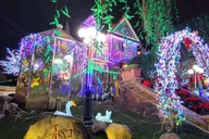 Brooklyn Dyker Heights Holiday Lights Tour 3 hr thumbnail 6