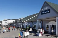 New York City Limo Tour to Woodbury Common Outlets thumbnail 2