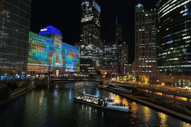 Chicago River Dinner Cruise with Fireworks - Image 2