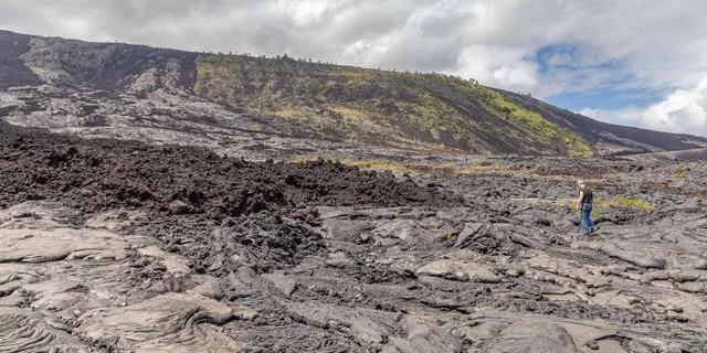 Kailua-Kona Volcanoes and Black-Sand Beach Tour - Image 3