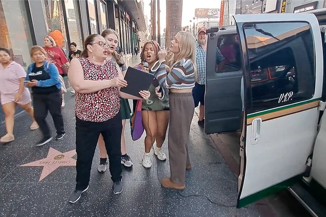 Hollywood Carpool Karaoke Tour - Image 1