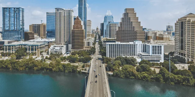 Austin Landmarks Tour in Open-Top Bronco - Image 2