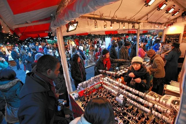 New York City Christmas Lights and Markets Walking Tour - Image 2