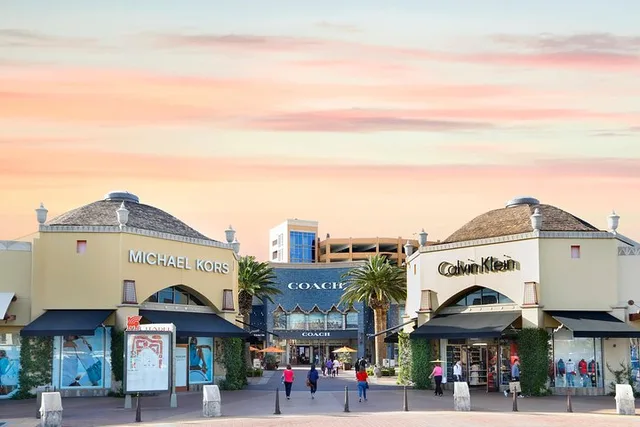 Los Angeles Citadel Outlets Transfer with VIP Lounge - Image 2