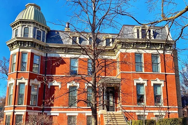 Chicago Historic Homes and Cottages Walking Tour - Image 4