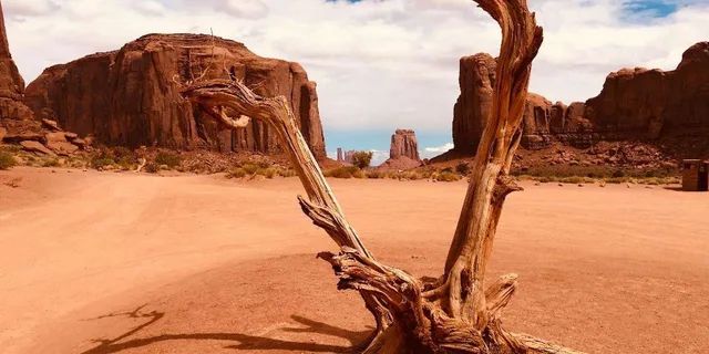 Monument Valley Cultural and Sunrise Tour 3 hr - Image 4