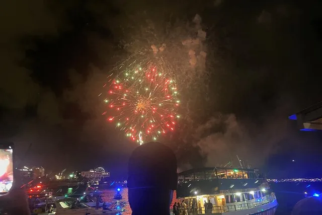 Miami Catamaran Fireworks Tour on July 4th - Image 4
