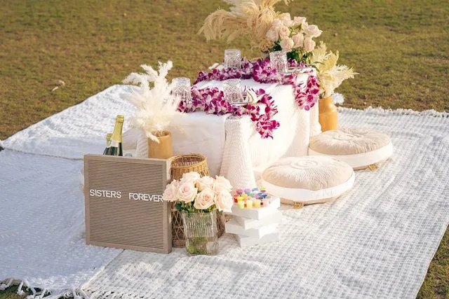 Honolulu Beach Picnic Date - Image 3
