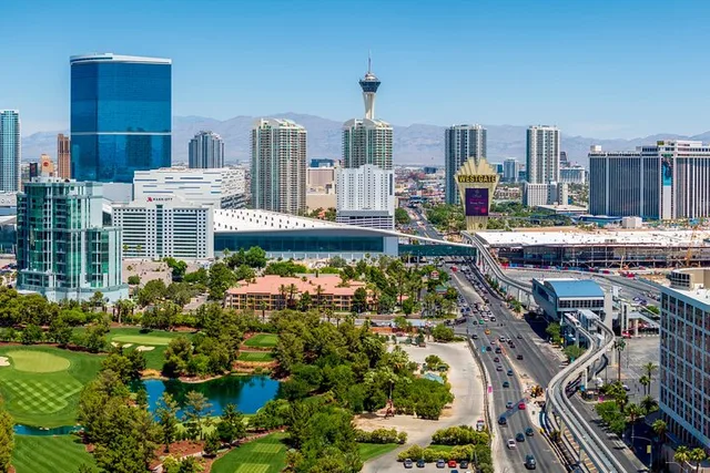 Las Vegas City Highlights Private Tour - Image 4
