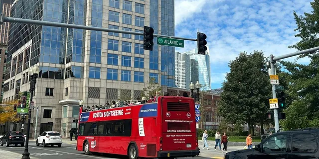 Boston Double-Decker Bus Sightseeing Tour 90 min - Image 6