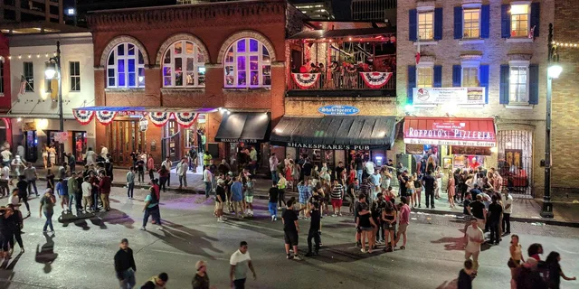 Austin Live Music Pub Crawl - Image 2