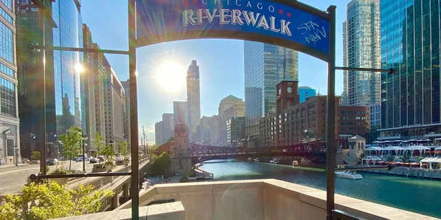 Chicago Magnificent Mile Walking Tour - Image 6