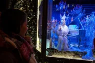 New York City Christmas Lights and Markets Walking Tour thumbnail 4