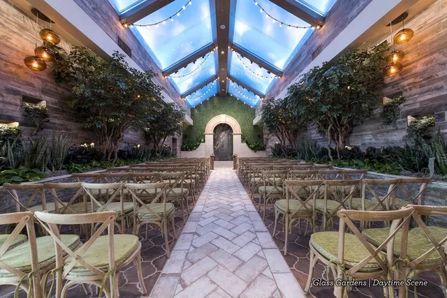 Las Vegas Wedding Package in Victorian Chapel 90 min - Image 4