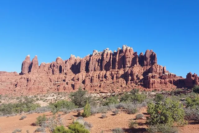 Moab 4x4 Off-Road Canyons and Hidden Arches Hike - Image 4