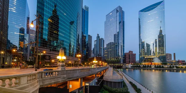 Chicago Ghost Walking Tour for Families - Image 5