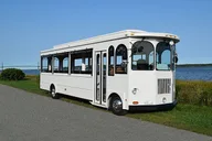 Newport Open Air Trolley Tour with Breakers Admission thumbnail 3