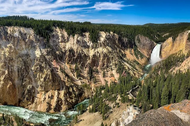 Yellowstone Highlights Tour - Image 1