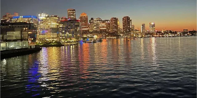 Boston Dinner Cruise with Buffet and Live Music 3 hr - Image 3