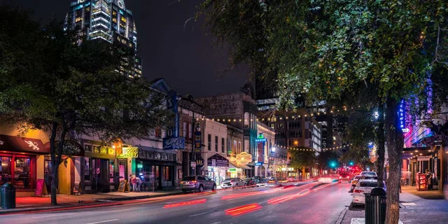 Austin Live Music Pub Crawl - Image 4