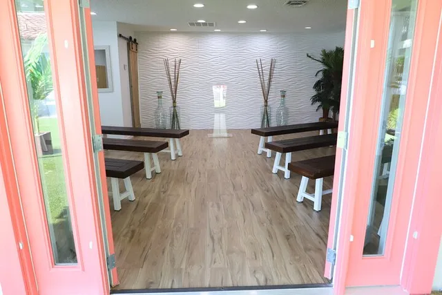 Las Vegas Wedding Chapel Ceremony 30 Min - Image 5