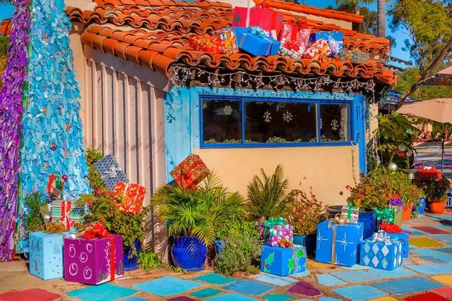 San Diego Private Walking Tour at Christmas - Image 3